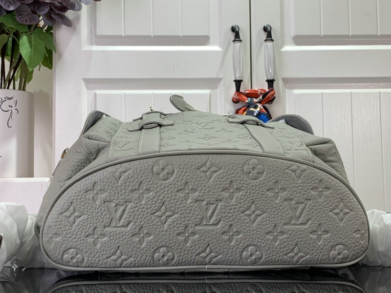 Louis Vuitton Christopher PM M23146