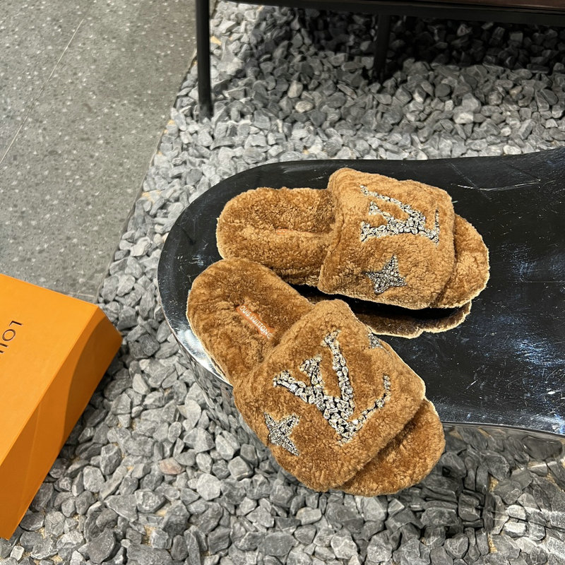 Louis Vuitton Wool Slides SJL091301