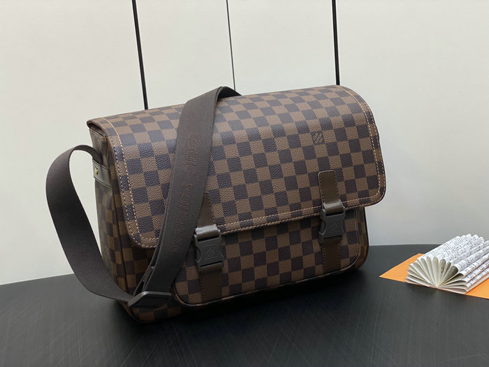 Louis Vuitton Messenger Melville shoulder bag N51125