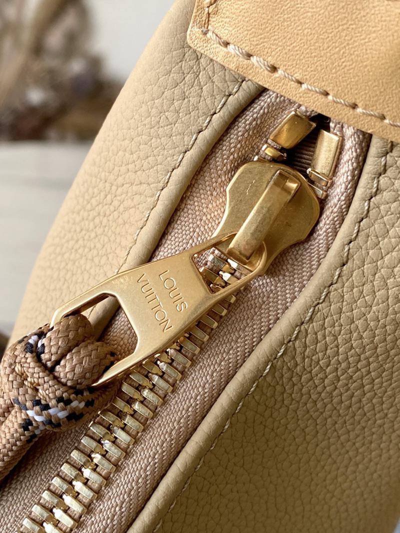Louis Vuitton Hobo Cargo M12697