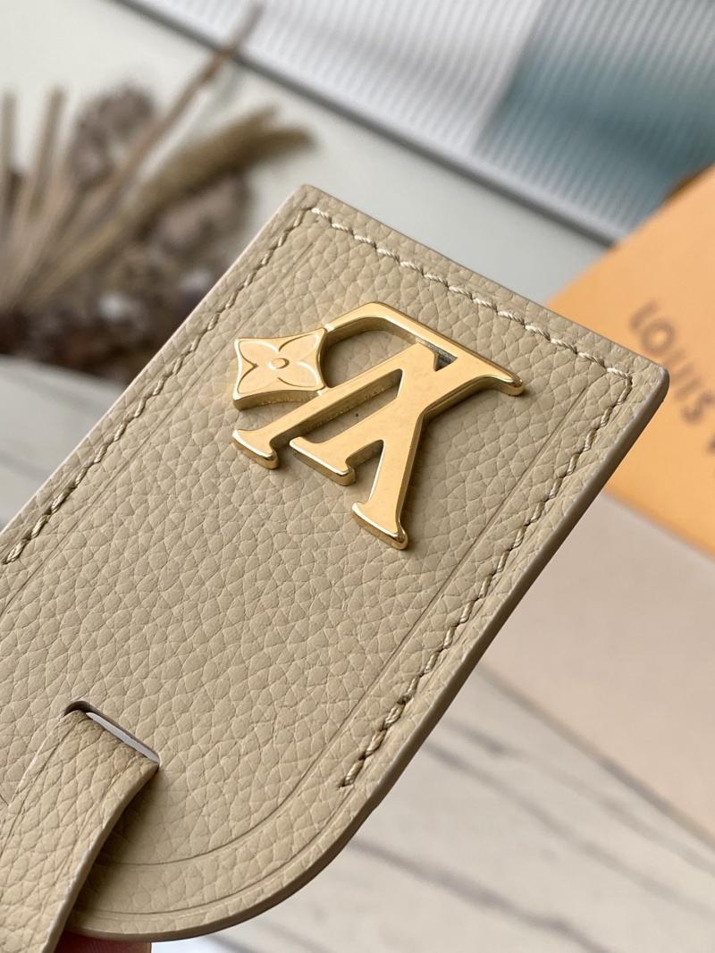 Louis Vuitton Hobo Cargo M12697