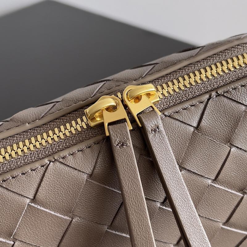 Bottega Veneta Intrecciato Concert Pouch Pinecone 794258