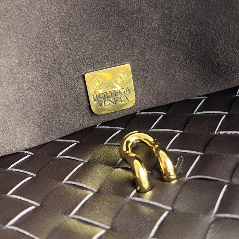 Bottega Veneta Medium Ciao Ciao Fondant 817231