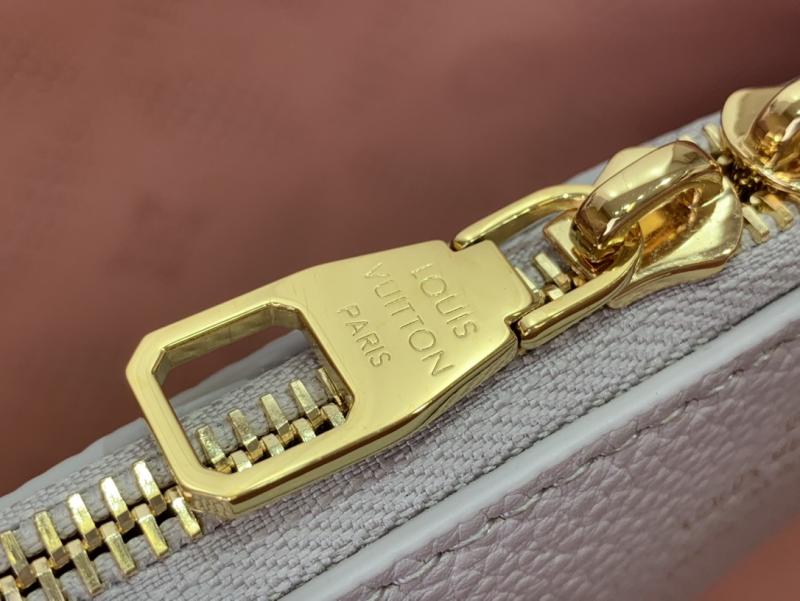Louis Vuitton Bella Tote M13838
