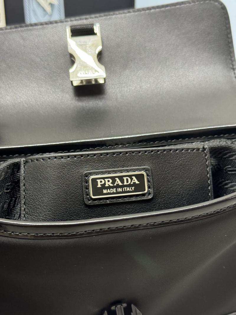 Prada Messenger Bag 2VD044