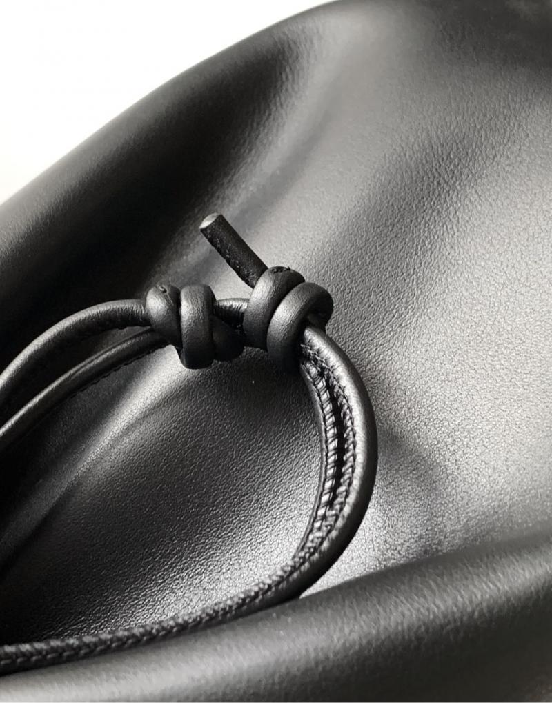 Loewe Pebble Pouch Black LE9092