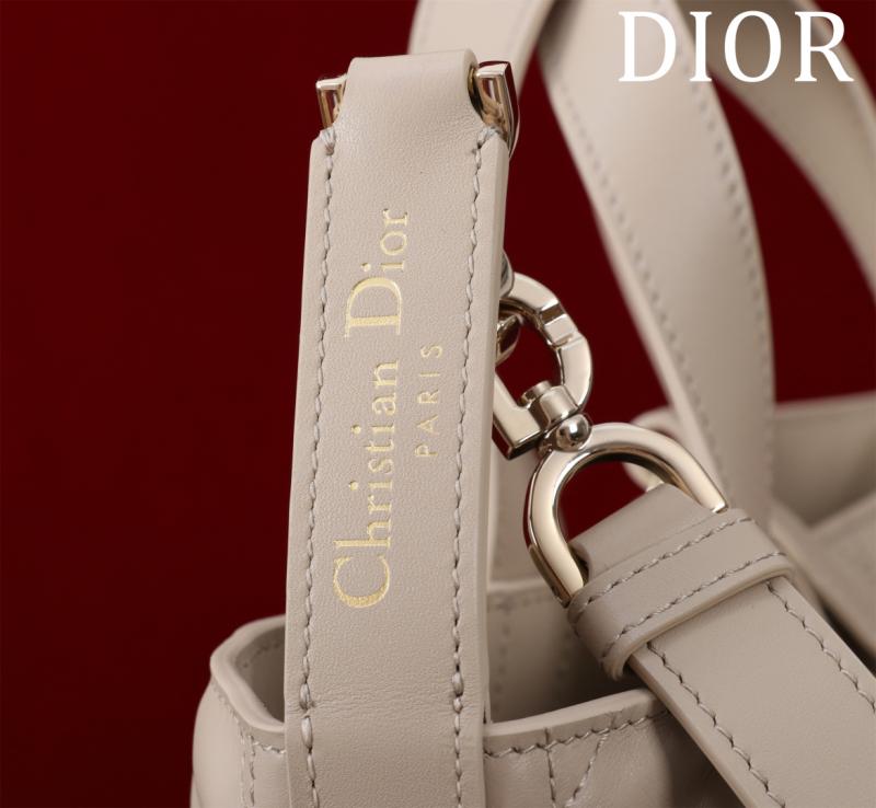 Medium Dior Toujours Vertical Tote Bag Beige M2836