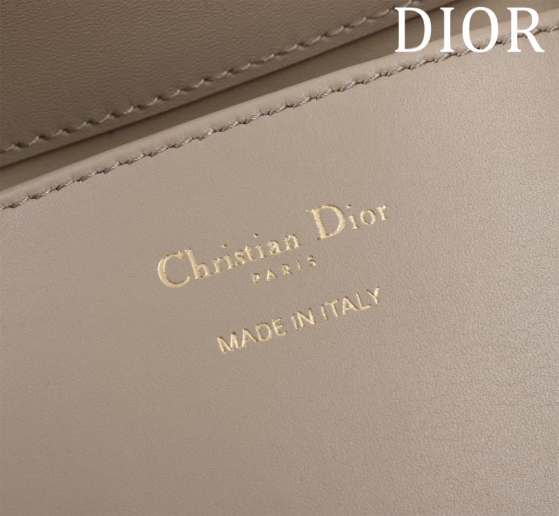 Medium Dior Toujours Vertical Tote Bag Beige M2836