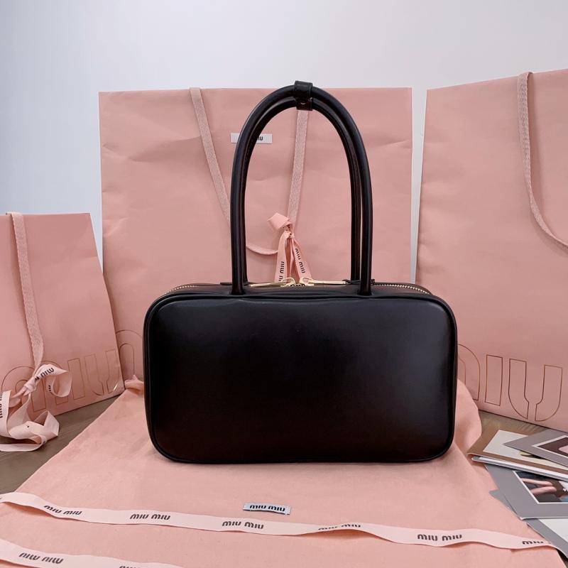 Miu Miu Medium Beau leather Bag Black 5BB172