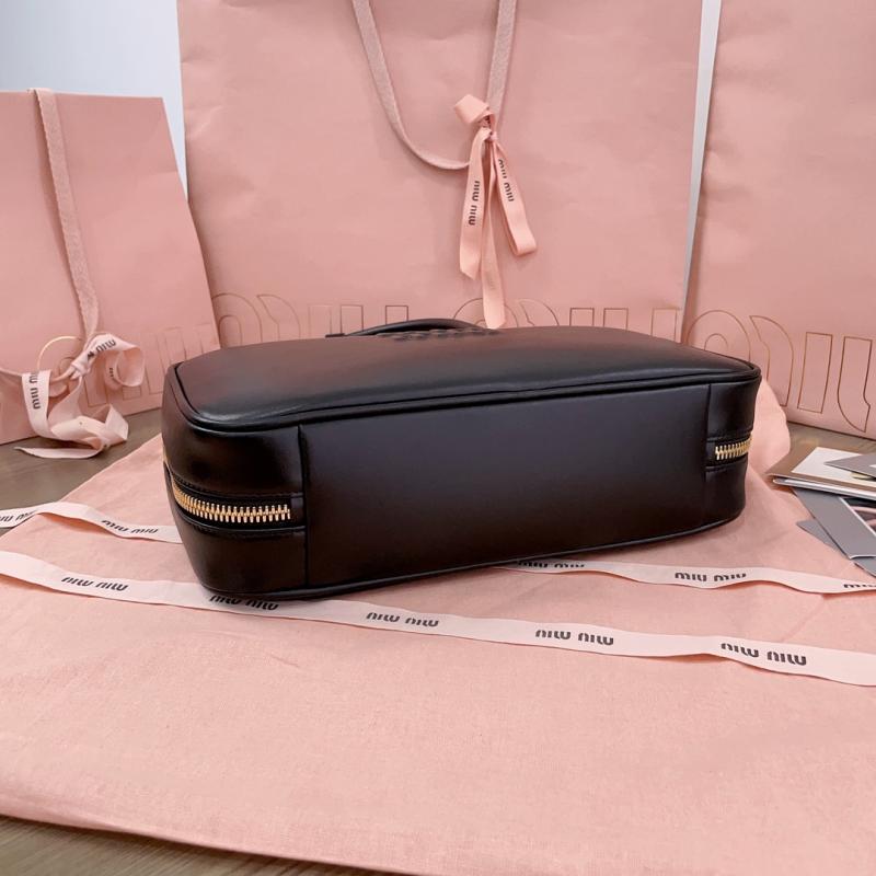Miu Miu Medium Beau leather Bag Black 5BB172