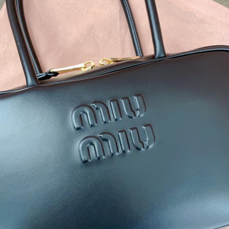 Miu Miu Medium Beau leather Bag Black 5BB172