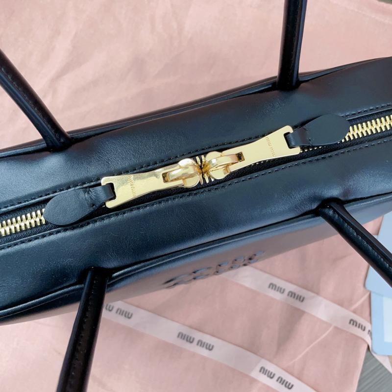 Miu Miu Medium Beau leather Bag Black 5BB172