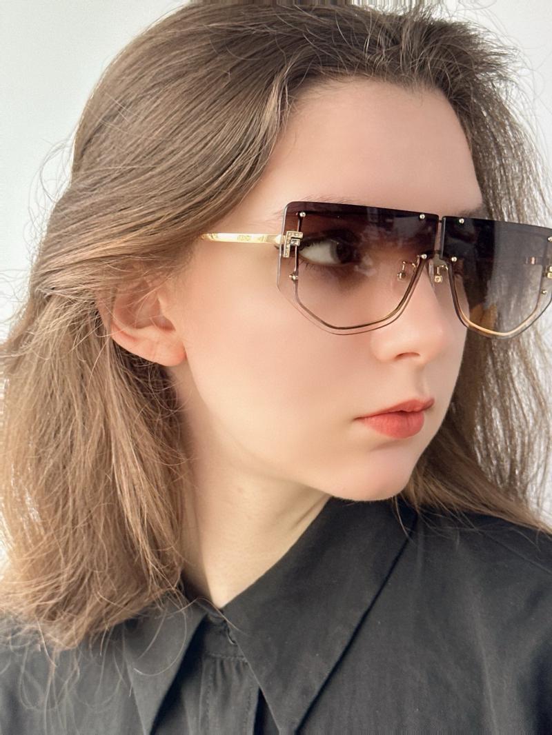Fendi Sunglasses FE40096I