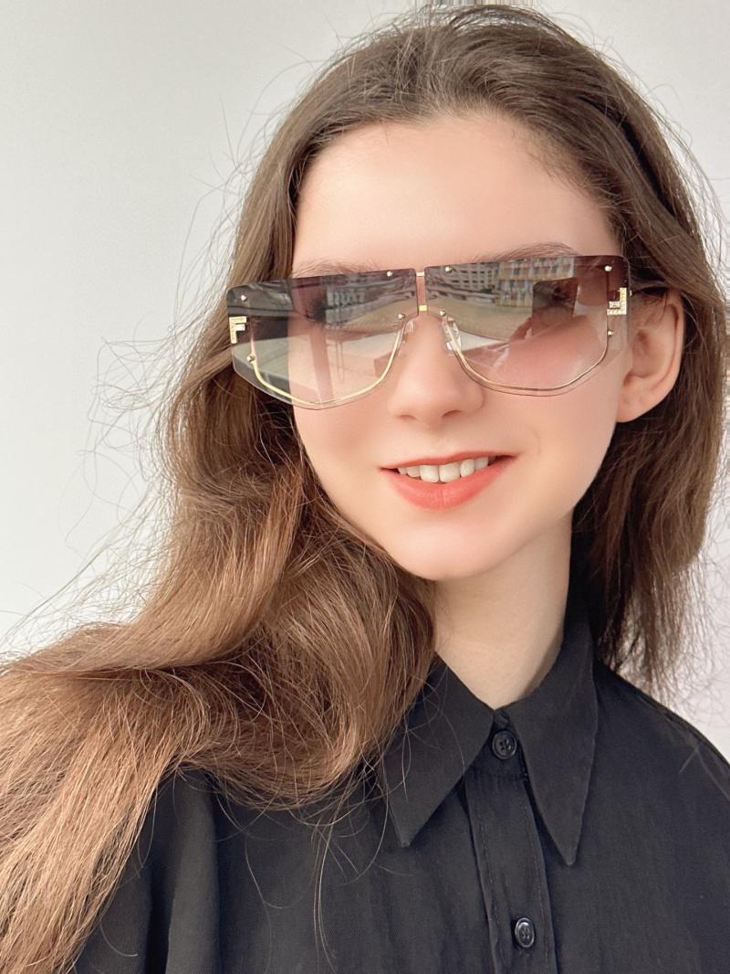 Fendi Sunglasses FE40096I