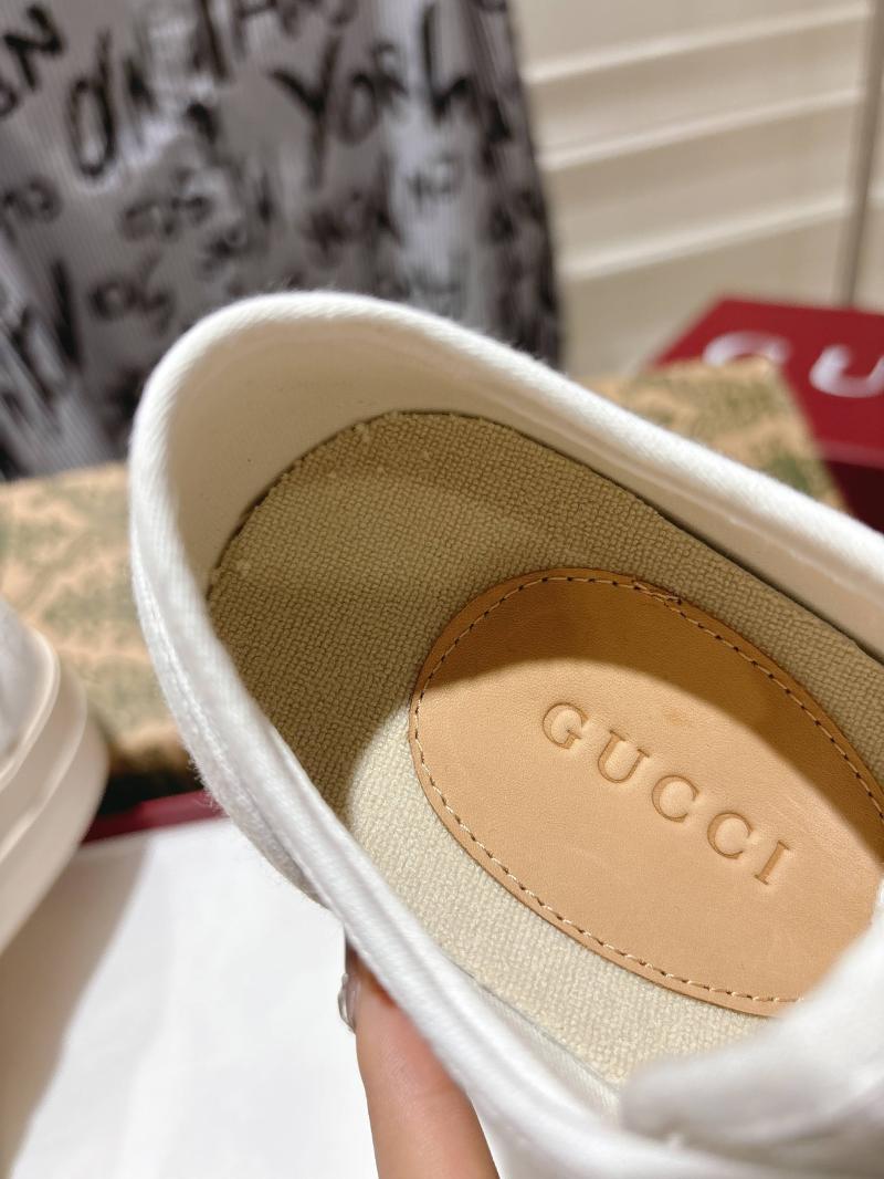Gucci Sneakers SGS33002