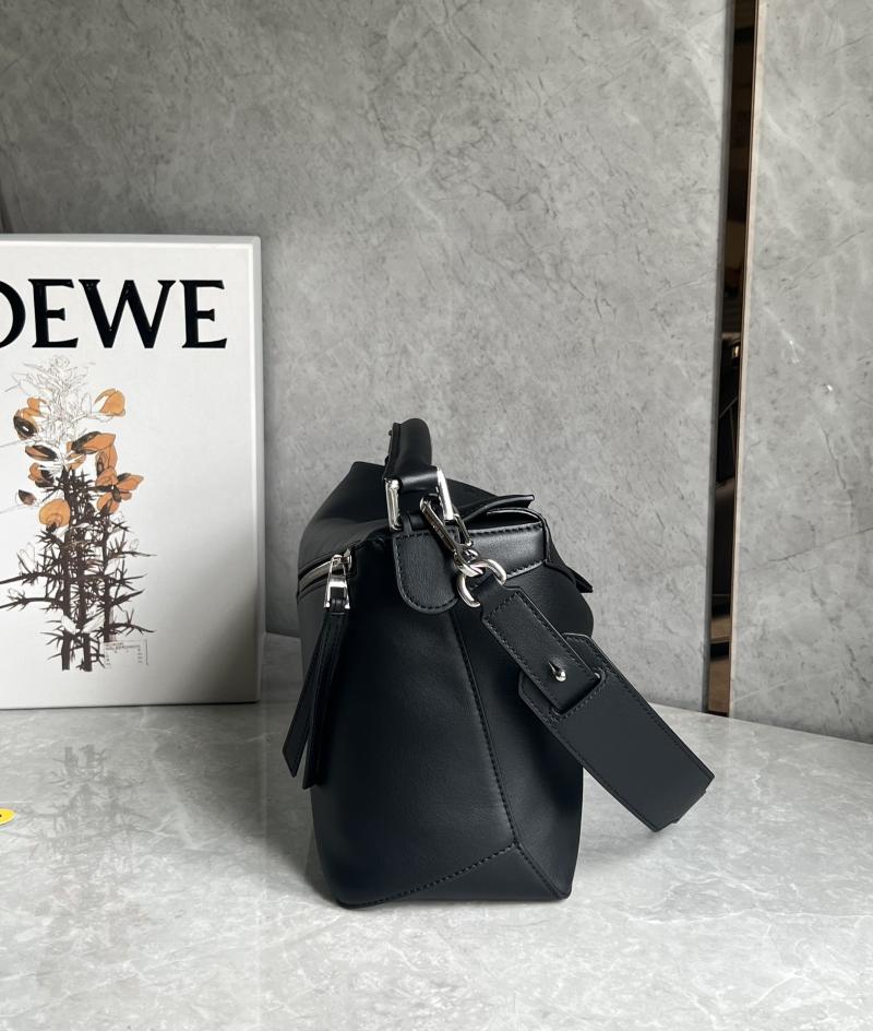 Loewe Medium Puzzle Edge bag Black A510