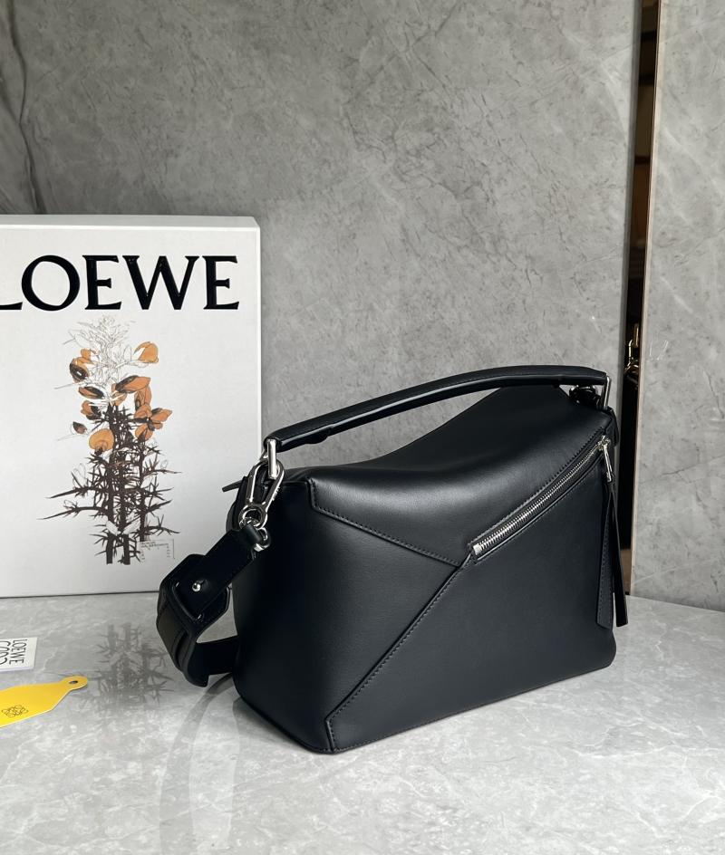 Loewe Medium Puzzle Edge bag Black A510