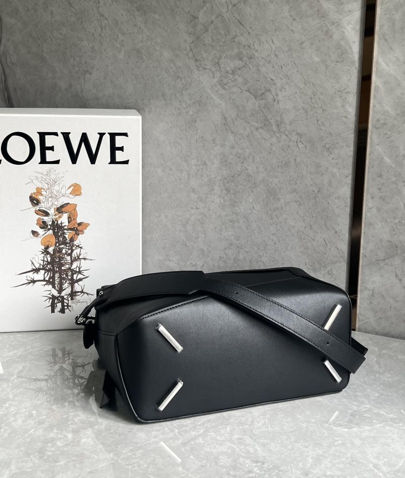 Loewe Medium Puzzle Edge bag Black A510
