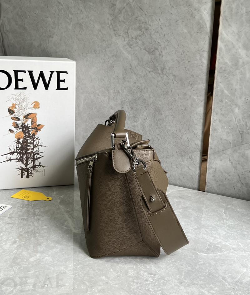Loewe Medium Puzzle Edge bag Green A510