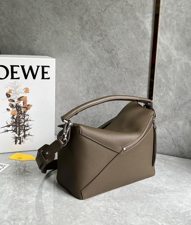 Loewe Medium Puzzle Edge bag Green A510