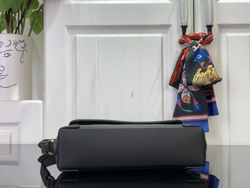 Louis Vuitton Steamer East West Wearable Wallet M13888