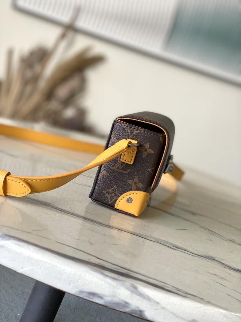 Louis Vuitton Steamer Wearable Wallet M12811