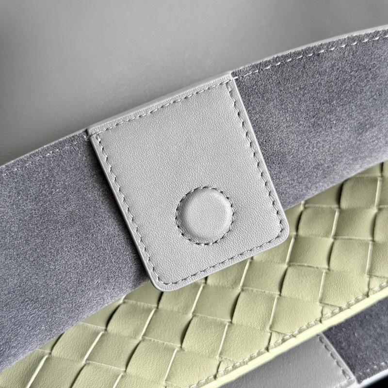 Bottega Veneta Medium Andiamo Grey 810214