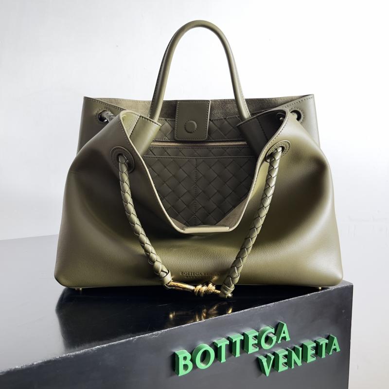 Bottega Veneta Medium Andiamo Oil 810214