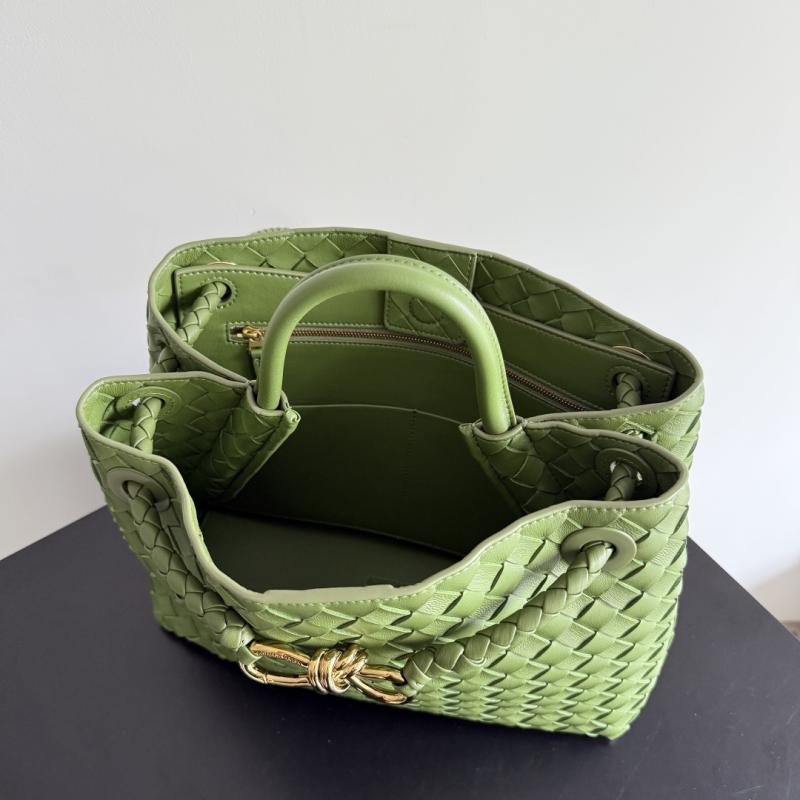 Bottega Veneta Medium Andiamo Tote Bag Matcha B743572