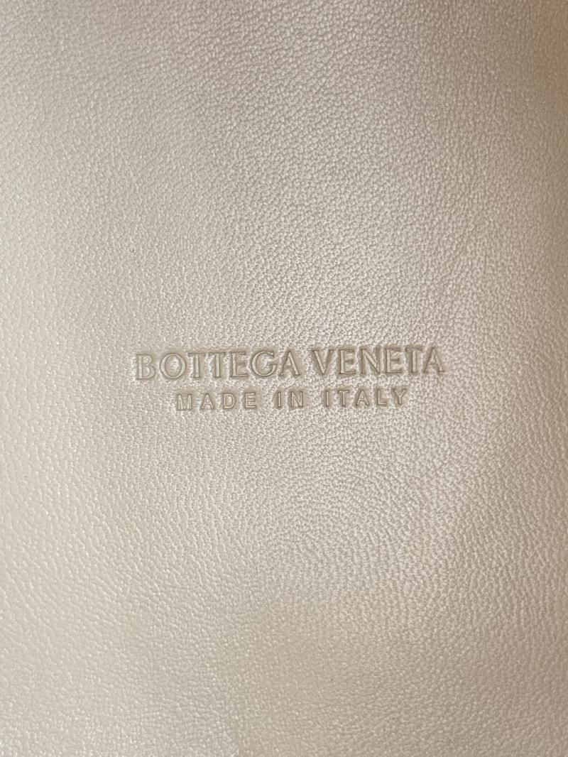 Bottega Veneta Small Parachute Ecru 796569