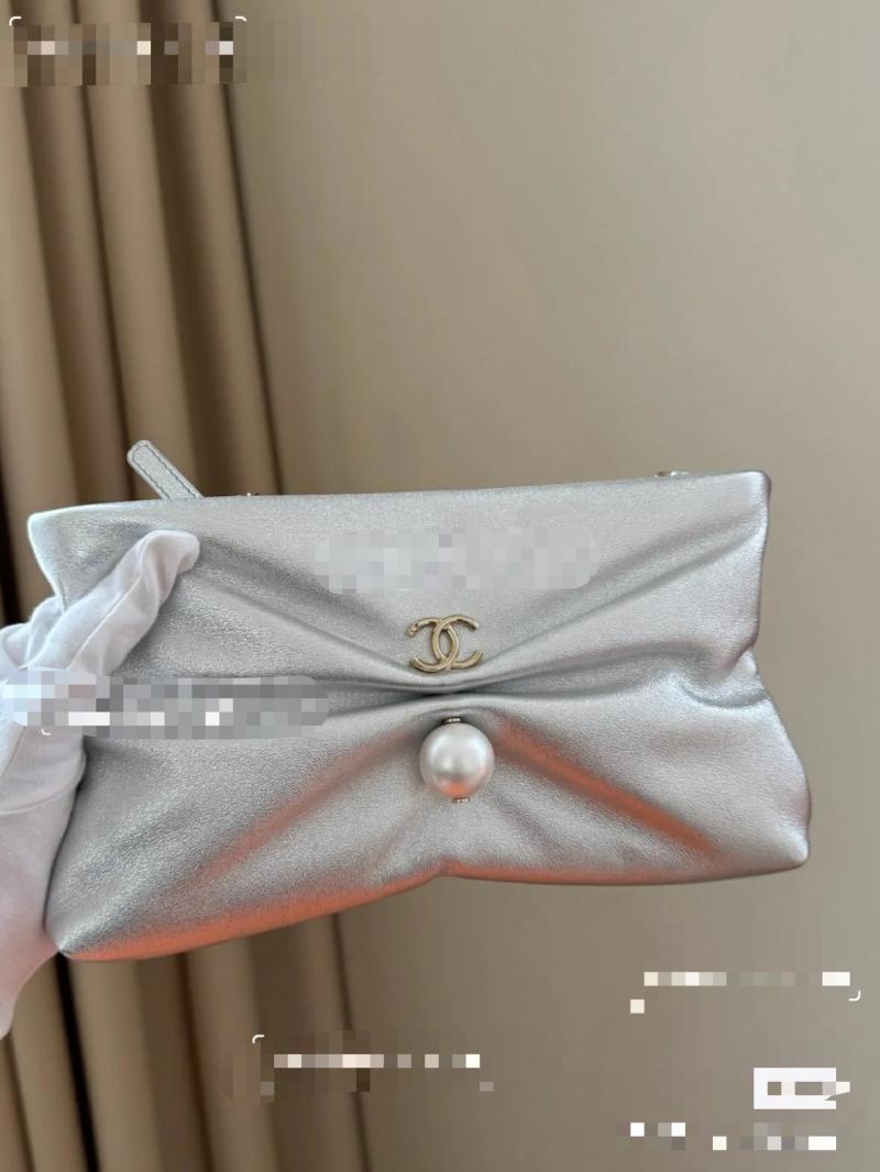 Chanel Clutch With Chain Silver AP4613