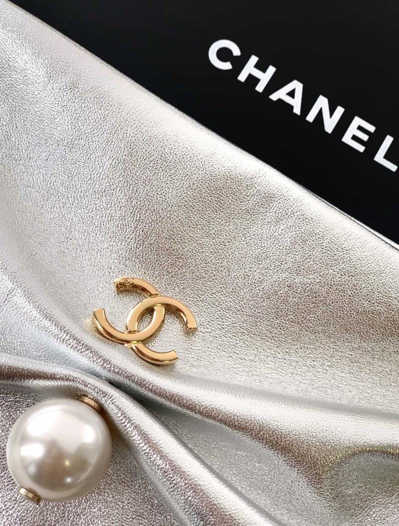 Chanel Clutch With Chain Silver AP4613