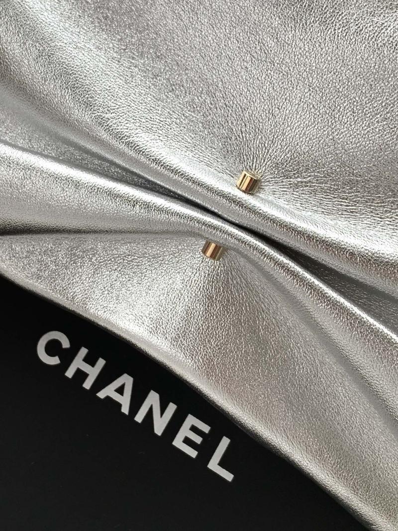 Chanel Clutch With Chain Silver AP4613