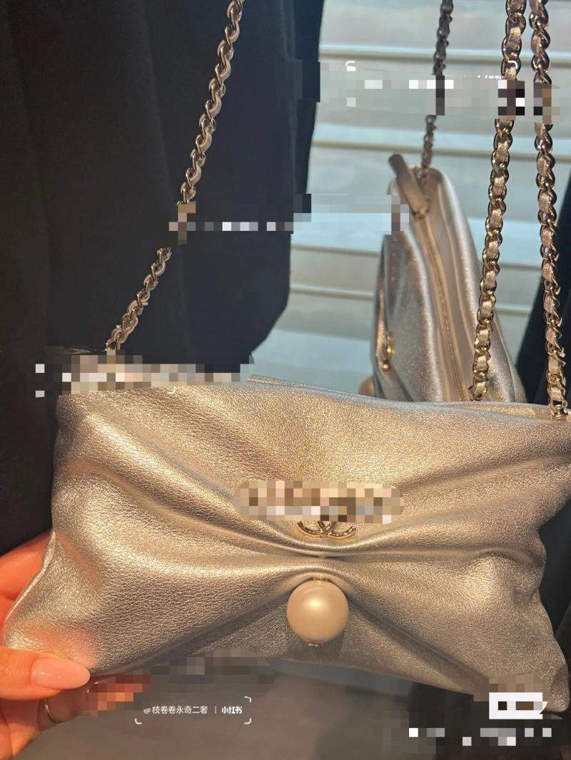 Chanel Clutch With Chain Silver AP4613
