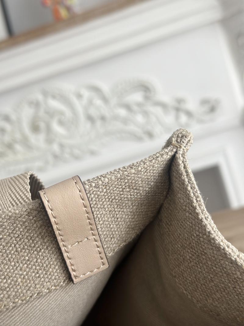 Chloe Woody tote bag in Linen Canvas C7570