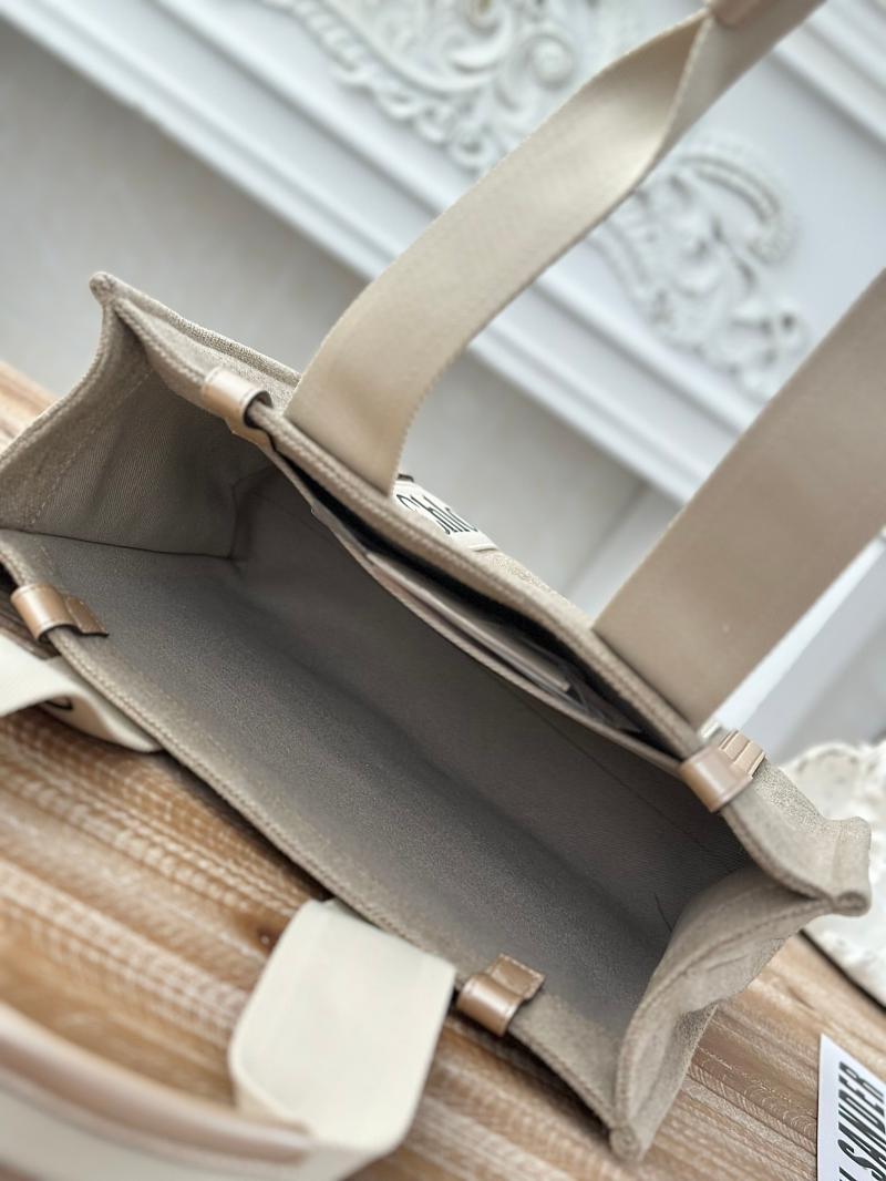 Chloe Woody tote bag in Linen Canvas Gold C7567