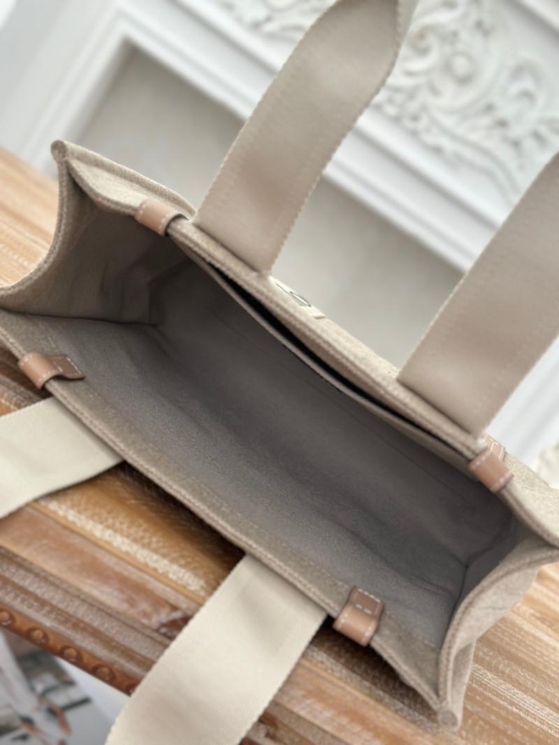 Chloe Woody tote bag in Linen Canvas Powder C7567