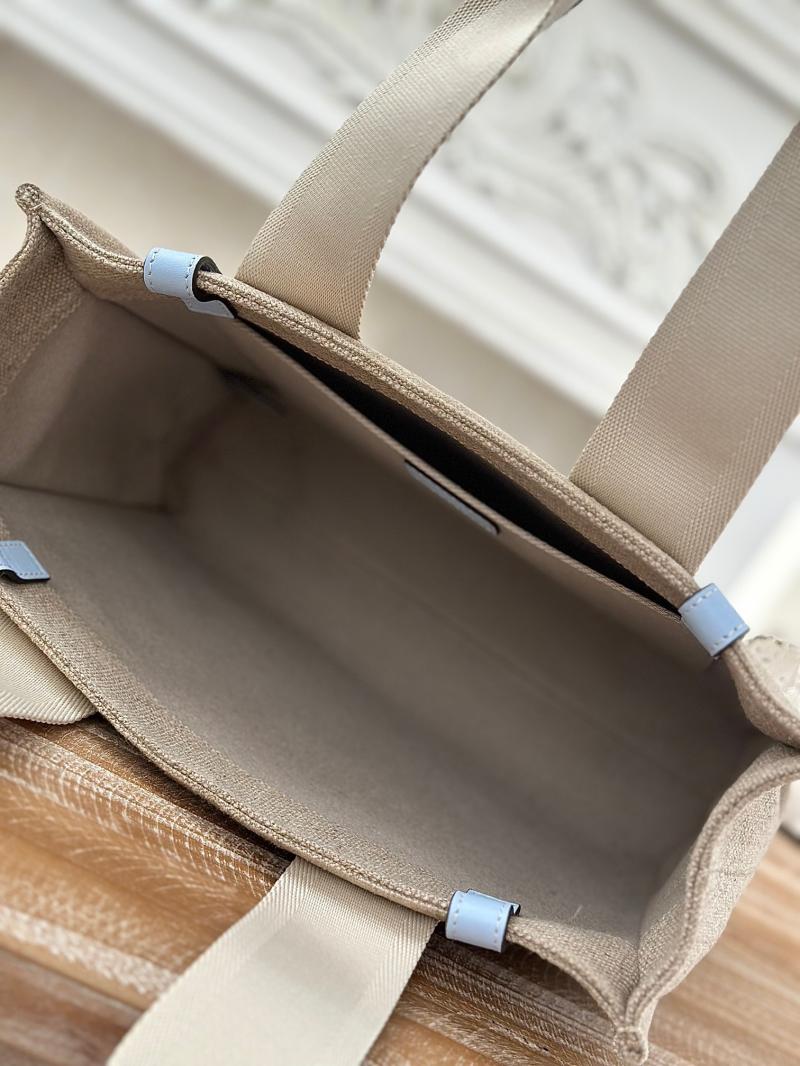 Chloe Woody tote bag in Linen Canvas Skyblue C7567