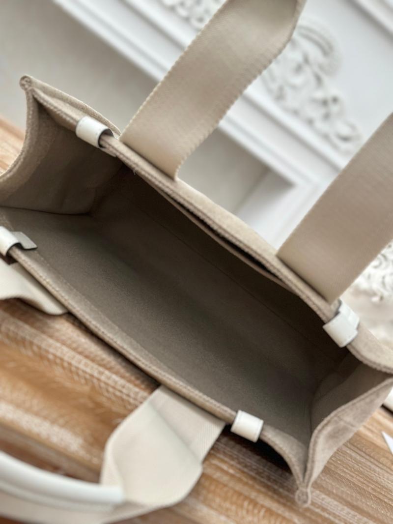 Chloe Woody tote bag in Linen Canvas White C7567