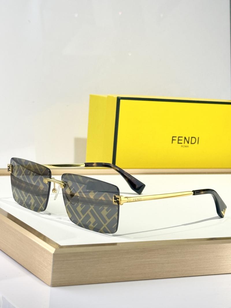 Fendi Sunglasses FE40165U