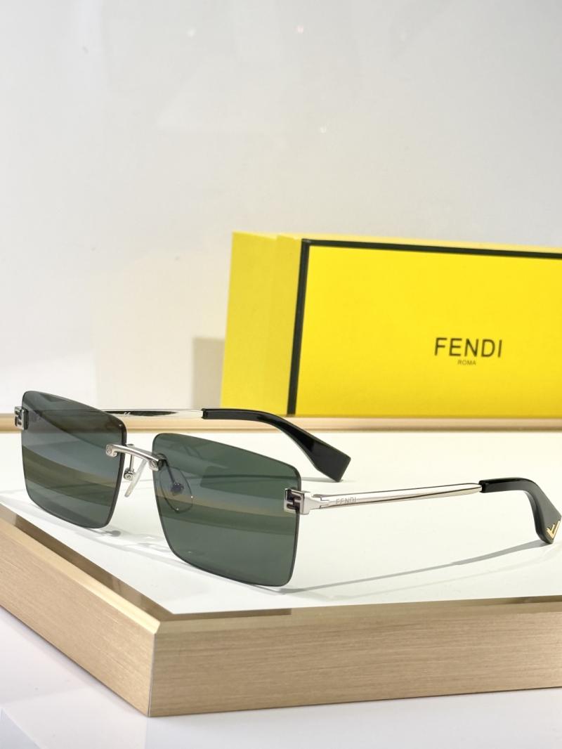 Fendi Sunglasses FE40165U
