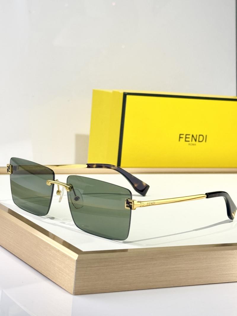 Fendi Sunglasses FE40165U