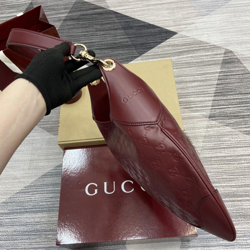 Gucci B medium shoulder bag Red 834981