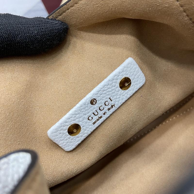 Gucci Softbit medium top handle bag White 837467