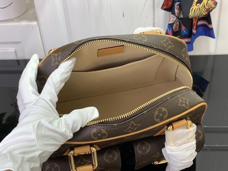 Louis Vuitton Manhattan PM Bag M40026