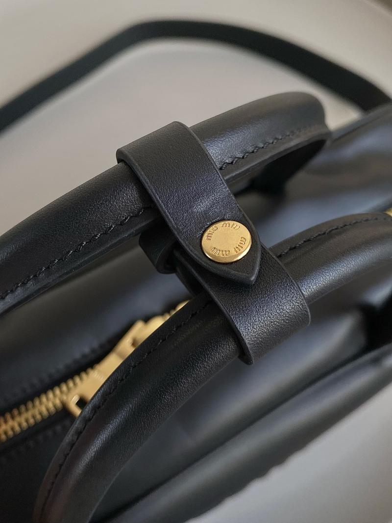 Miu Miu Beau Leather bag Black 5BB163
