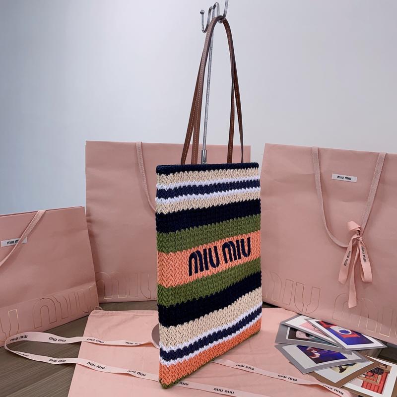 Miu Miu Raffia-effect woven tote bag Green 5BG248