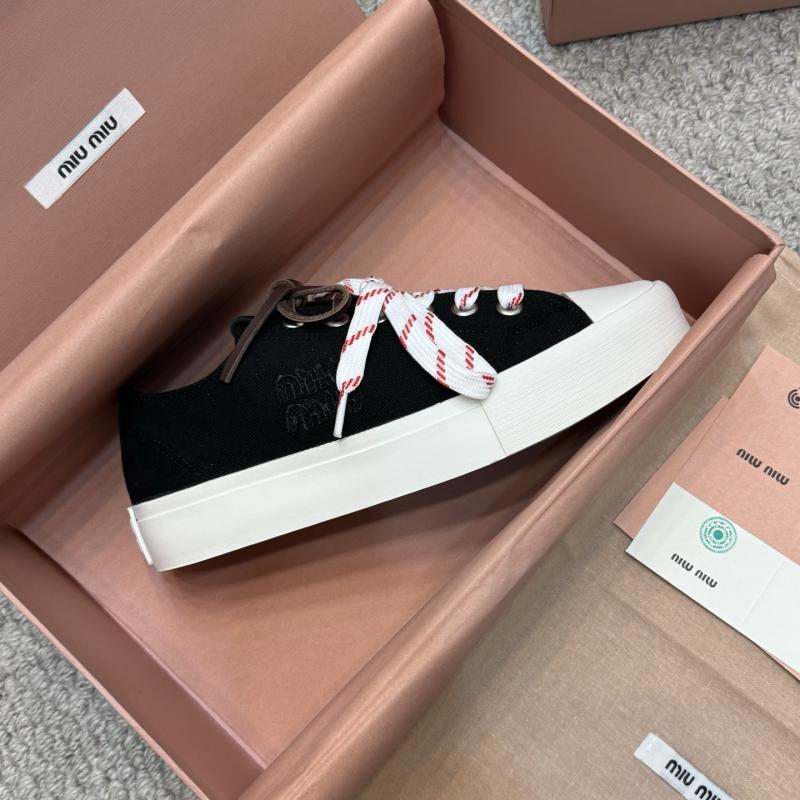 Miu Miu Sneakers SMS42402
