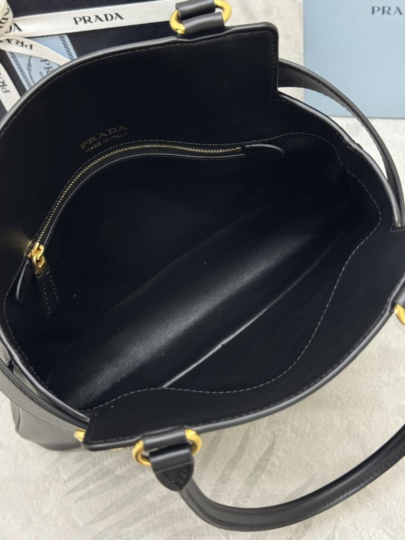 Prada Carey medium leather tote bag Black 1BG567