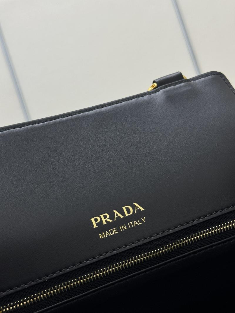Prada Carey medium leather tote bag Black 1BG567